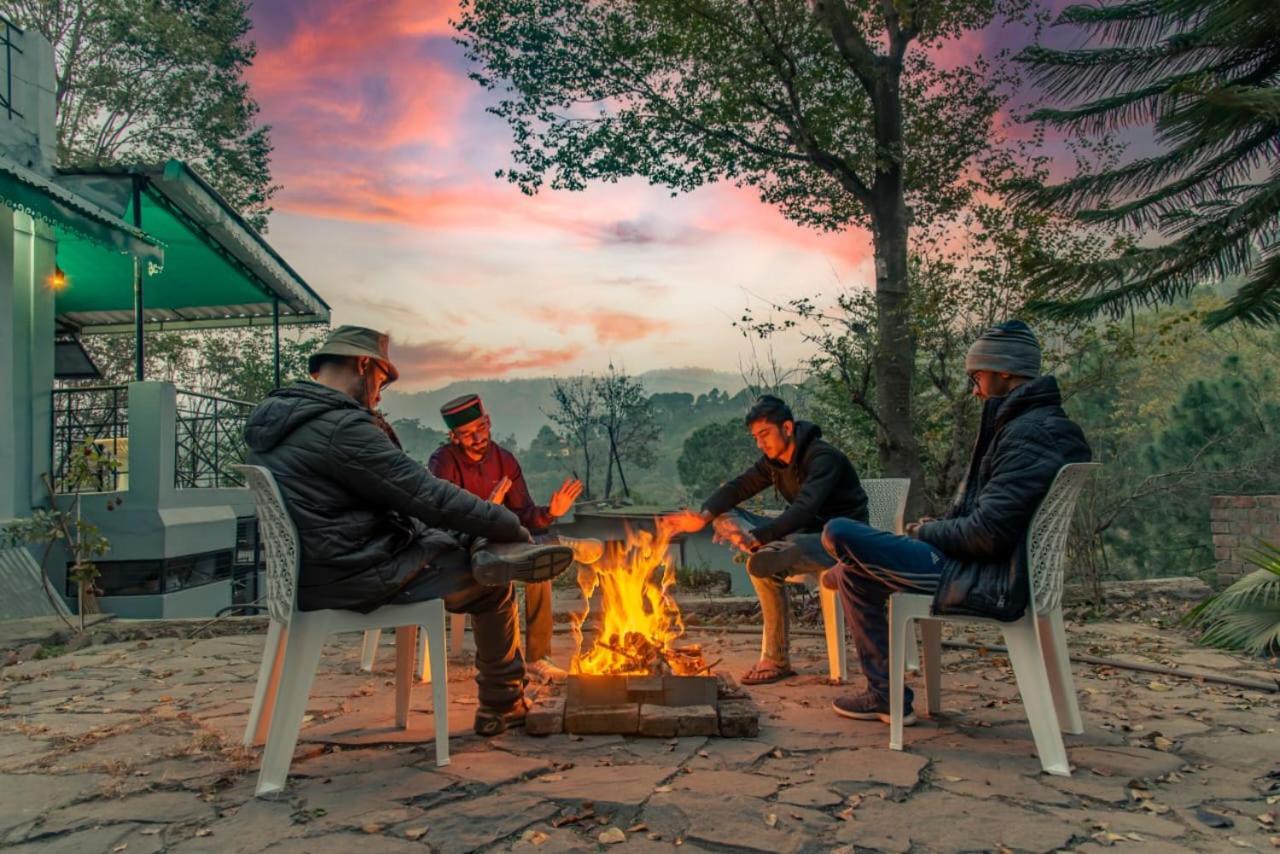 Mountain Mist Inn I Serviced Apt I Open Air Lawn & Rooftop I Bonfire I By Exotic Stays Kasauli Luaran gambar